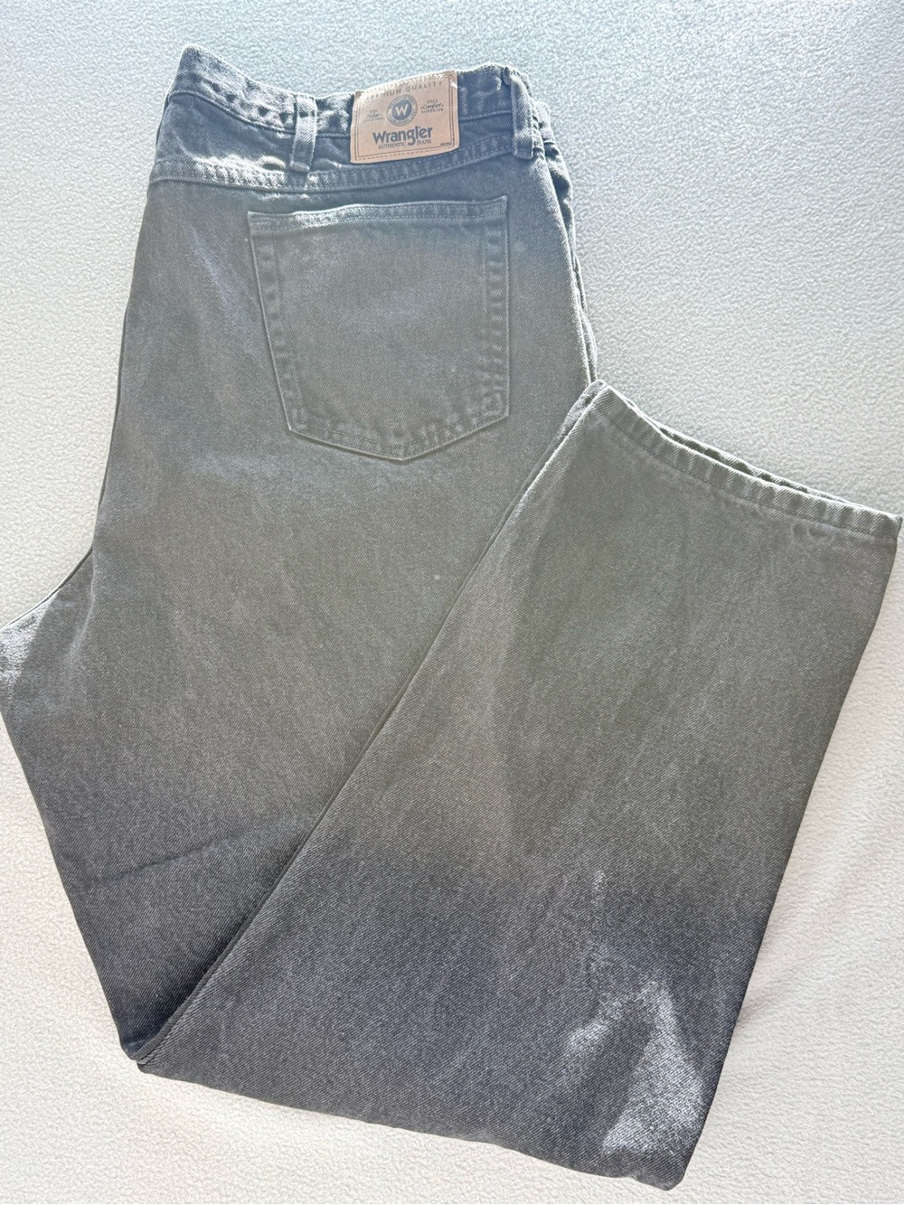 Wrangler Men’s Gray Relaxed Jeans